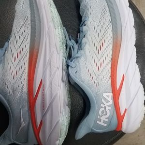 Womens Hoka Clifton 8 size 11b.